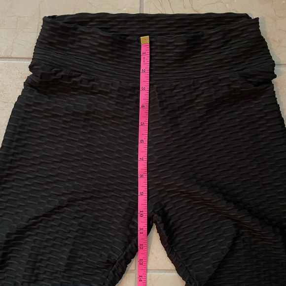 Black Textured Leggings with Scrunch Butt - Picture 4 of 10